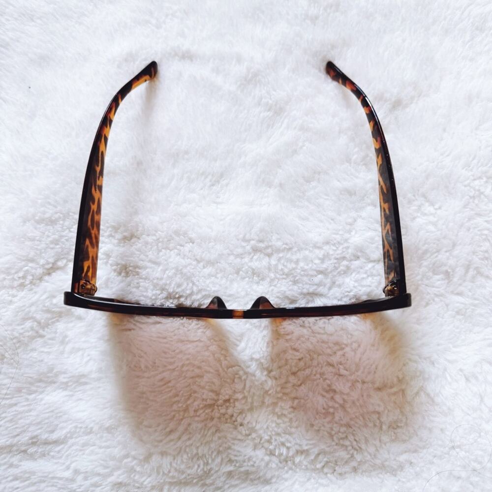 Junia Tortoise Brown Oversized Sunglasses - Picture 4 of 11